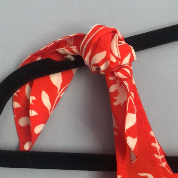 ⭕️ PRICE FIRM CAbi Size XS Red and White Shoulder Tie Top - Picture 3 of 7